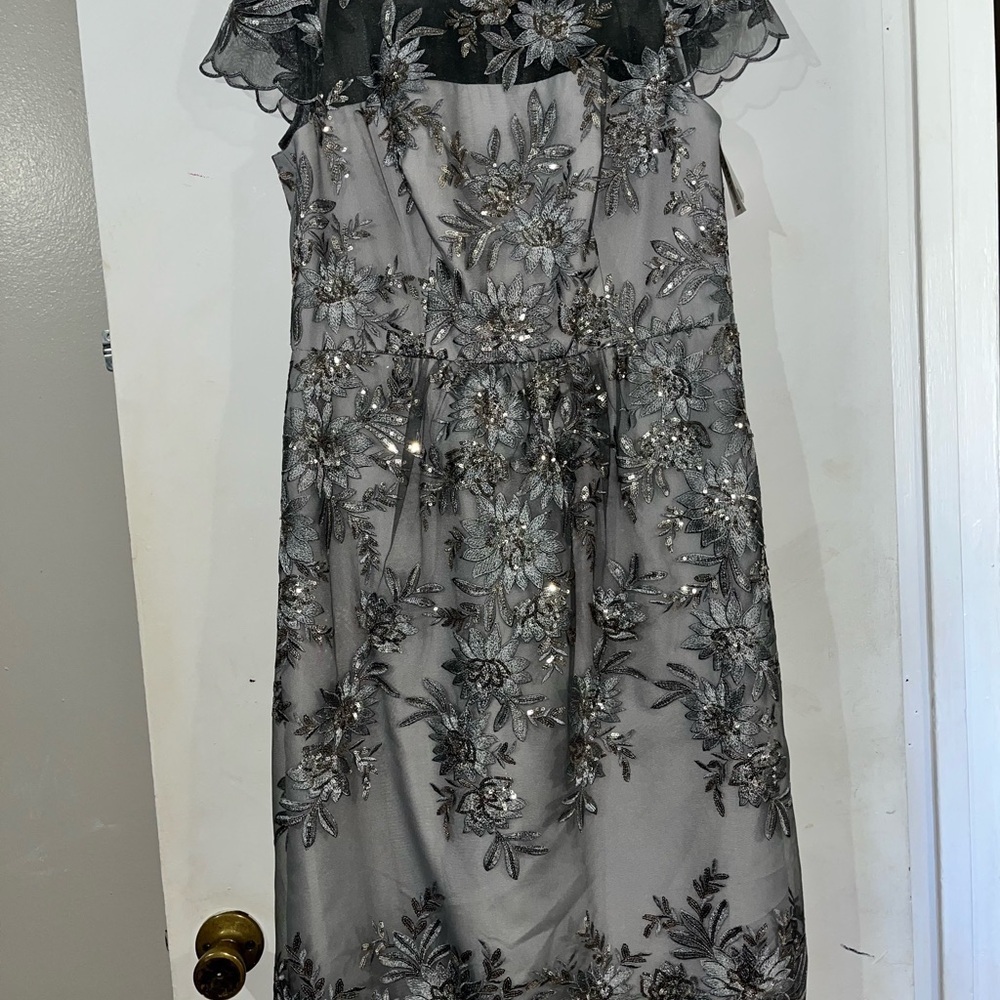 NWT Oleg Cassini Stunning Silver Floral Dress - Picture 2 of 5